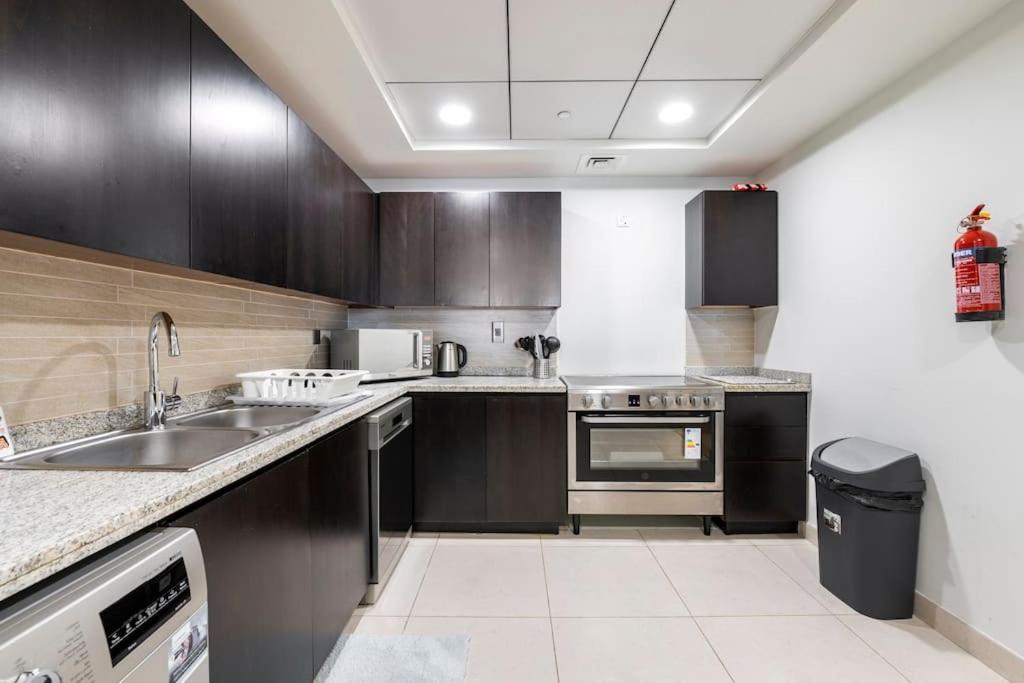 Balqis Residense Palm Jumeirah,pool, Beach, Floor, Full Sea View, Restaurants Dubai